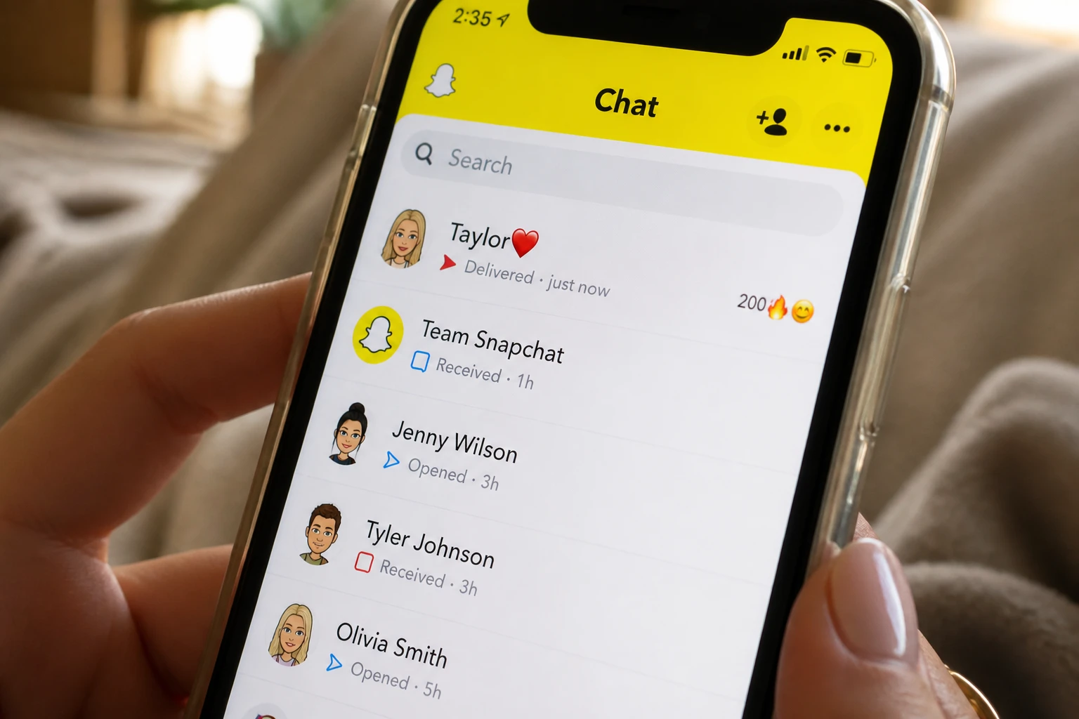Écran Snapchat affichant un cœur rouge à côté d'un nom de contact sur smartphone